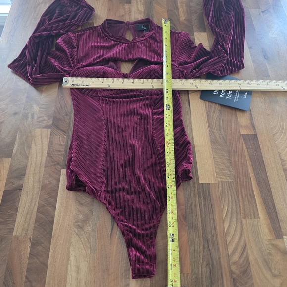 Lulu's Always Alluring Burgundy Striped Velvet Cutout Long Sleeve Top Sz XS NWT - Picture 10 of 12